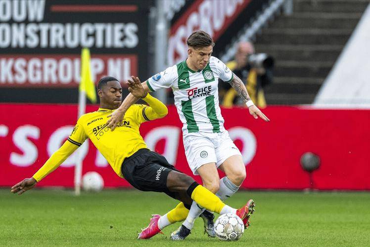 出现在公众 出现在公众